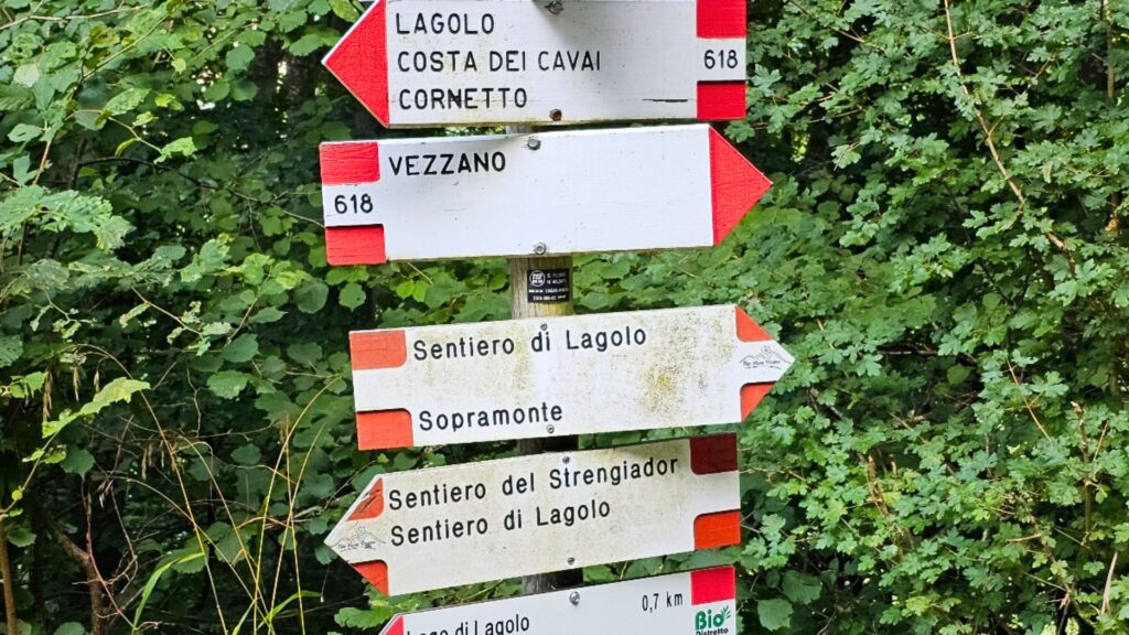 trekking insegne sentieri