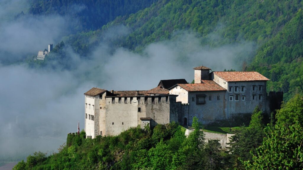 Castello di Stenico vista totale esterna