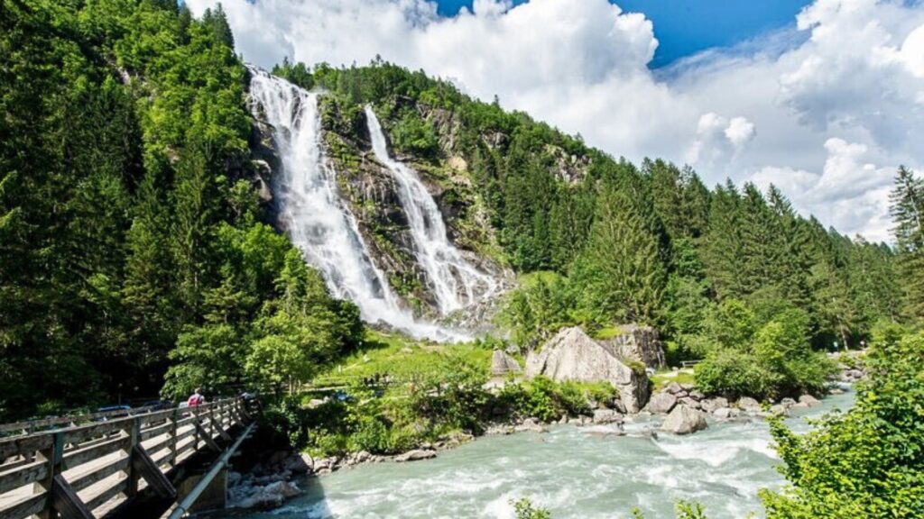 Val Genova cascate